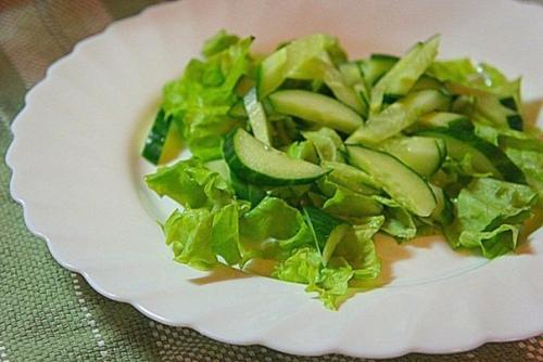 Овощной салат с креветками. 01