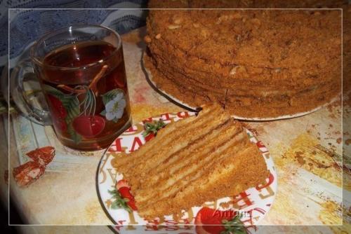 Медовик с заварным кремом. Медовик с заварным кремом.