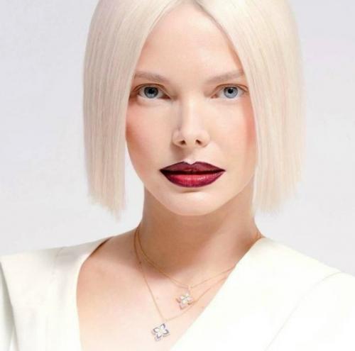 Елизавета боярская стала героиней декабрьского номера петербургского журнала - и в новом образе выглядит совсем иначе, чем привыкли её видеть.

