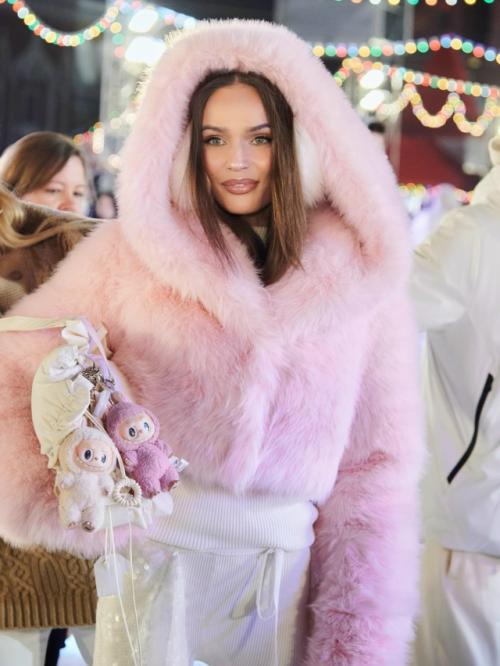 Алена воднаева, ее сын Богдан и кот эскобар передают привет Игорю Николаевичу 36. 
