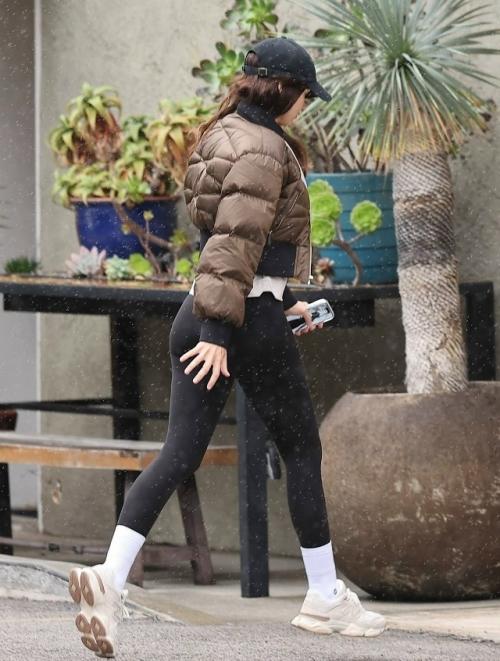 37-Летнюю ану де Армас заметили без макияжа. 04