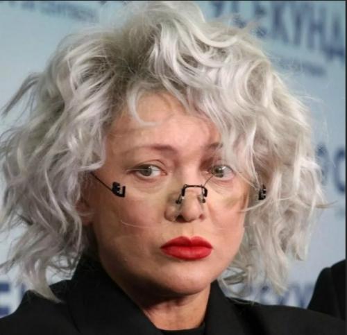 По ней сходили с ума миллионы мужчин по всей стране. 03