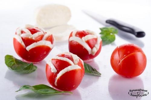 8 оригинальных закусок с помидора к новогоднему столу.