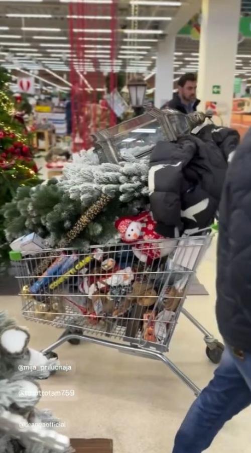 Агата муцениеце и Пётр дранга в предпраздничных хлопотах. 02