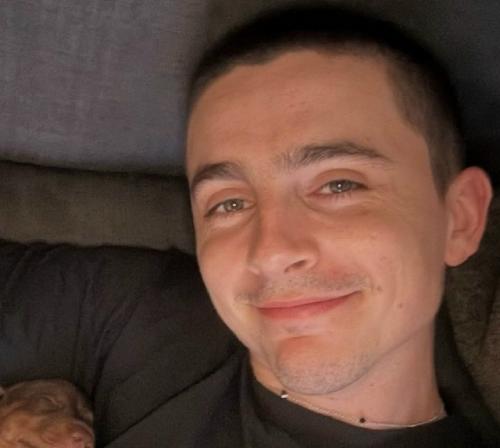 Недавно актер появился на публике с короткой прической и удивил фанатов.

