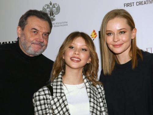 Актеры из сериала Слово Пацана с родителями. 02