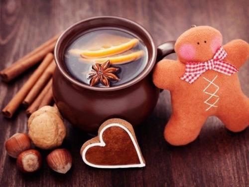 Глинтвейн.  Ингредиенты:   Вино красное - 750 мл.