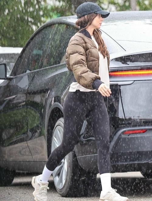 37-Летнюю ану де Армас заметили без макияжа. 03