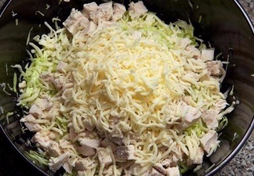 Салат из свежей капусты с курицей. 03