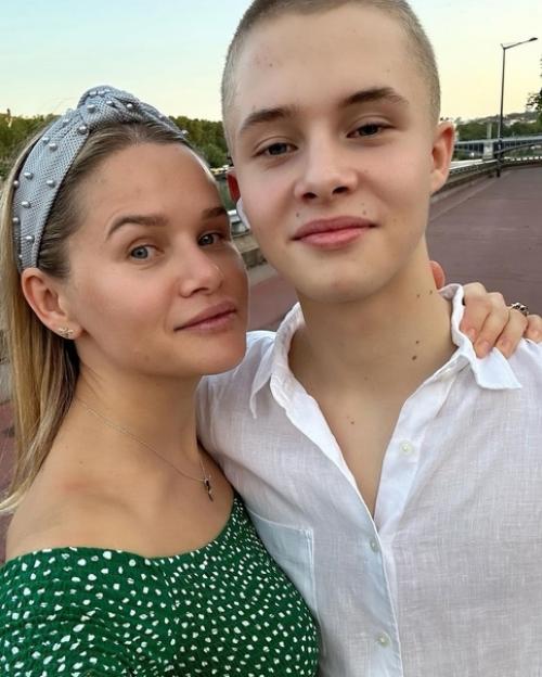 Актеры из сериала Слово Пацана с родителями. 04