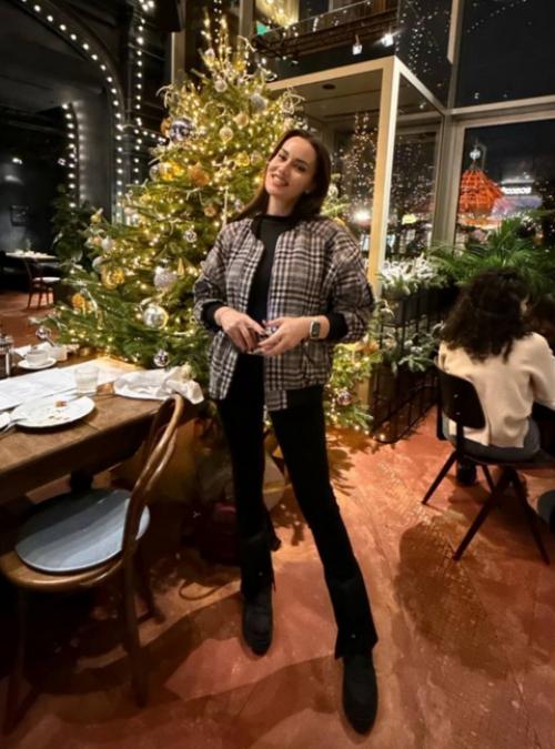 Звёздное нашествие: бурак озчивит снимается в российском сериале, а его жена фахрие эвджен покоряет Москву. 02