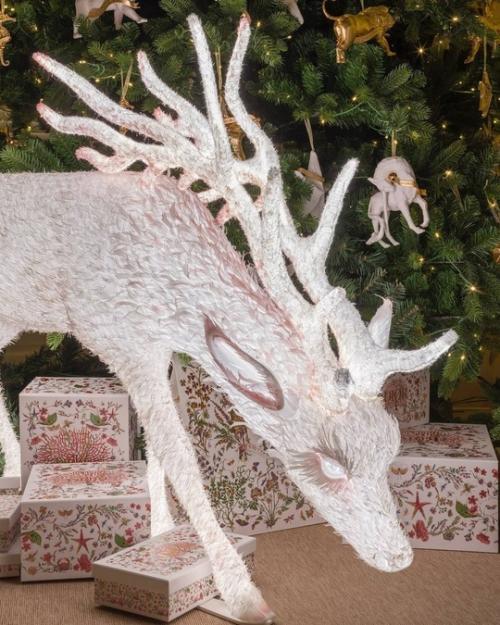 Мы повышаем праздничное настроение вместе с Dior! 03