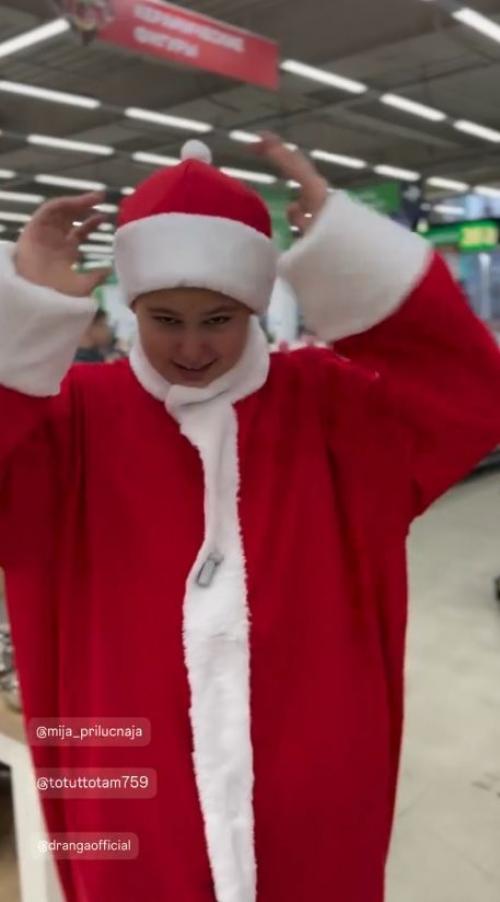 Агата муцениеце и Пётр дранга в предпраздничных хлопотах. 01