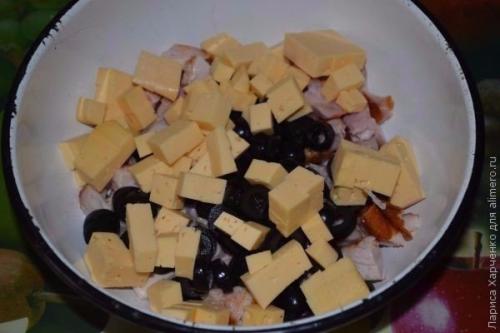 Салат с курицей, овощами и кунжутом. 06