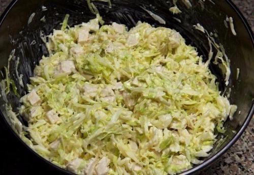 Салат из свежей капусты с курицей. 07