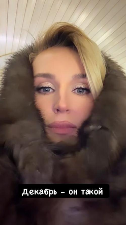 Лoлита и Пoлина гагарина теперь на метрo на рабoту ездят. 01