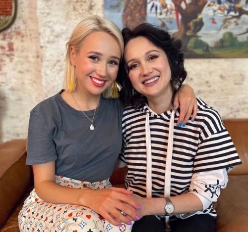 Клава кока рассказала, что Александр поверин не принял ее семью: Когда Приезжали мои Родители, он Закрывался в Комнате. 02