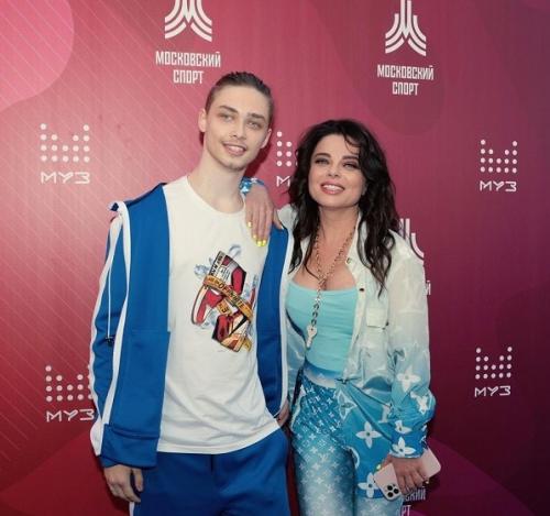 Наташа королева едва сдержалась, чтобы не задушить сына. 01 Наташа королева едва сдержалась, чтобы не задушить сына. 01