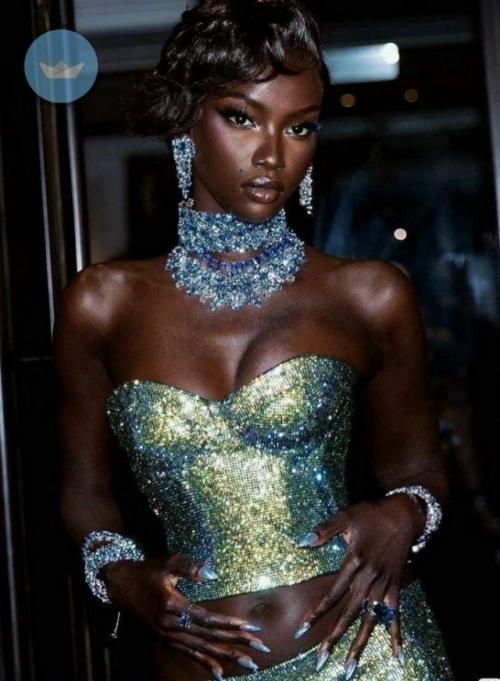 Живая кукла Анок яй стала главной моделью 2025 года по решению британского совета моды. 01