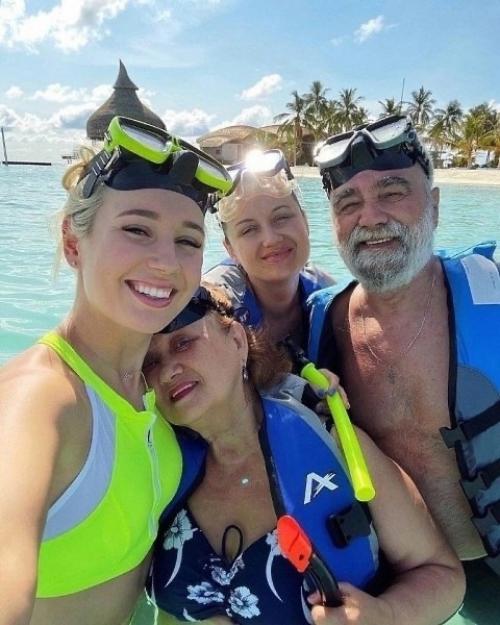 Клава кока рассказала, что Александр поверин не принял ее семью: Когда Приезжали мои Родители, он Закрывался в Комнате. 01