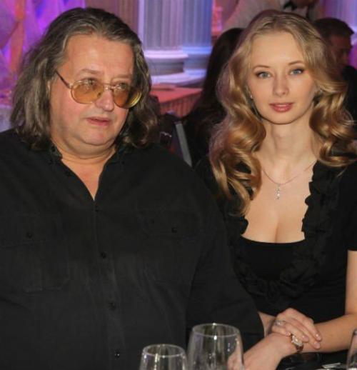 Несмотря на возрастную разницу в 35 лет, Александр градский и Марина коташенко вместе уже 18 лет. 03