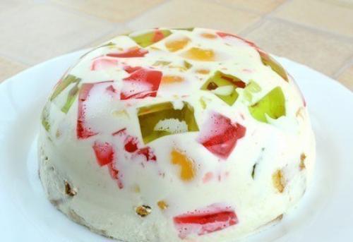 Торт Битое Стекло очень ярким и жизнерадостным получается.