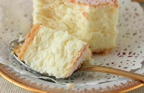 Творожная шарлотка.

Ингредиенты: 
