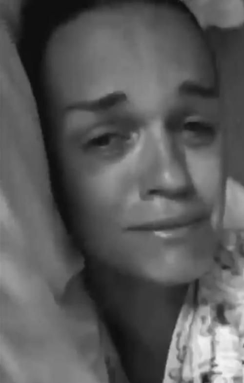 Певица слава прервала концерт и объявила о паузе в карьере. 01