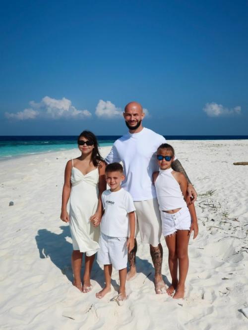 Джиган впервые высказался о разводе и озвучил свою версию, что привело к проблемам в браке. 01