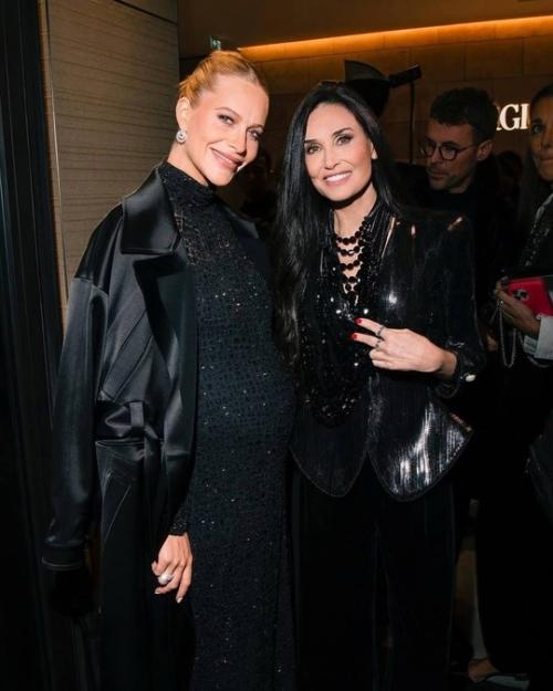 Деми Мур кадрами с юбилейного показа Giorgio Armani поделилась. 06