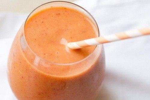 Морковный смузи с бананом.