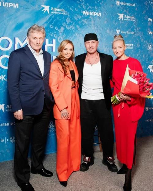 Роман Костомаров спeл Город, Которого нeт на прeзeнтации фильма о eго борьбe за жизнь. 01