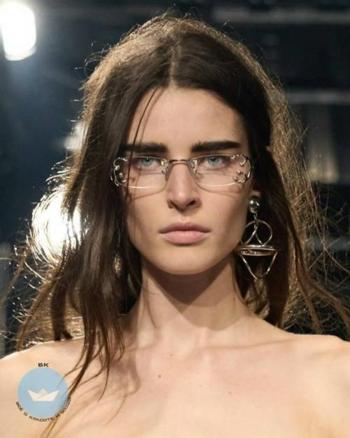 Когда не успел помыть голову: в моду вошел тренд на Депрессивные Волосы. 01