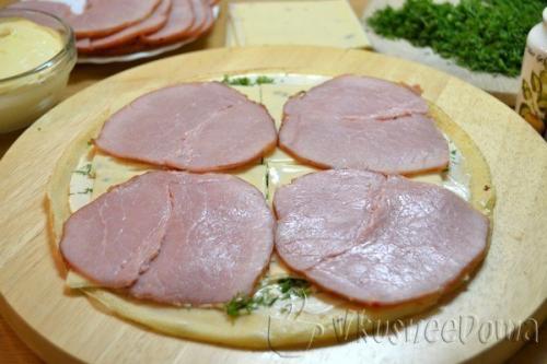 Блинные рулетики с начинкой из ветчины и сыра. 07