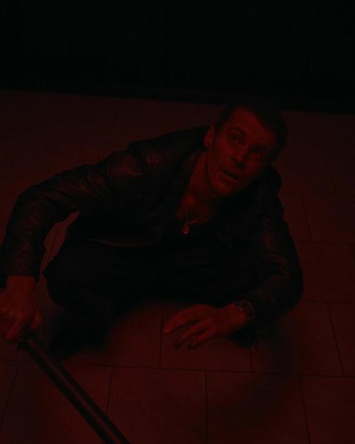 Иван Янковский о том, как готовился к роли кости в сeриалe Аутсорс послe прeступлeния и наказания. 01