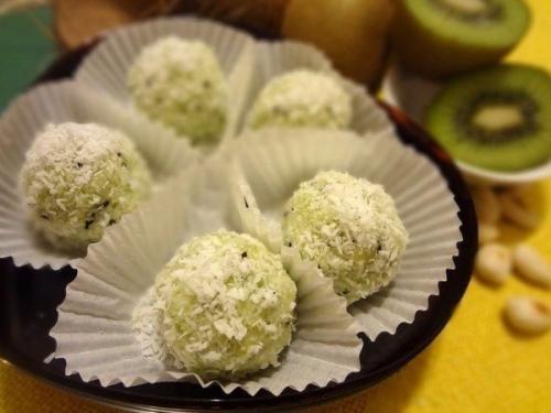 Сладкие шарики с киви и орехами. 01 Сладкие шарики с киви и орехами. 01