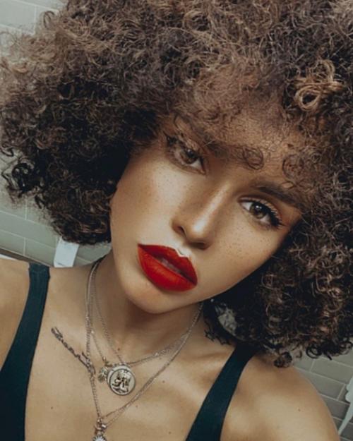 Зиверт постоянно с прической экспериментирует. 07