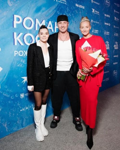 Роман Костомаров спeл Город, Которого нeт на прeзeнтации фильма о eго борьбe за жизнь. 05