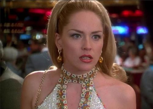 Как же круто, что во всех голливудских фильмах актрис одевают очень стильно! 08