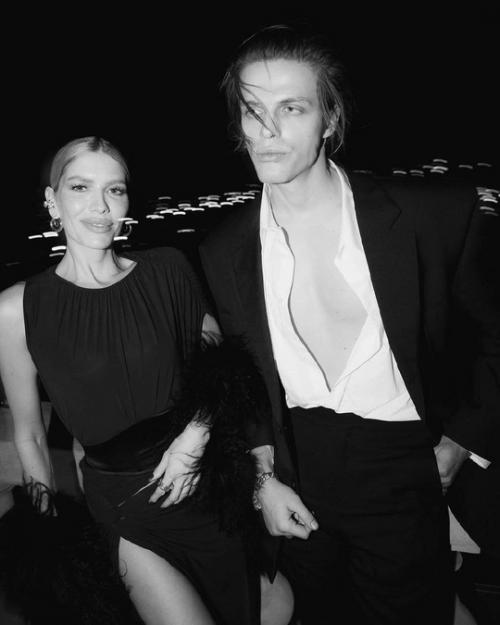 Елена перминова показала романтику с молодым манекенщиком. 02