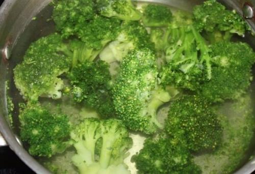 Курица с брокколи, запеченная под сливочным соусом. 01 Курица с брокколи, запеченная под сливочным соусом. 01