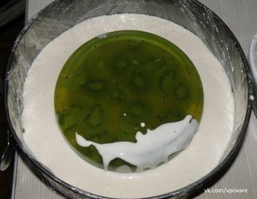 Желейный тортик из киви и сметаны без выпечки. 06