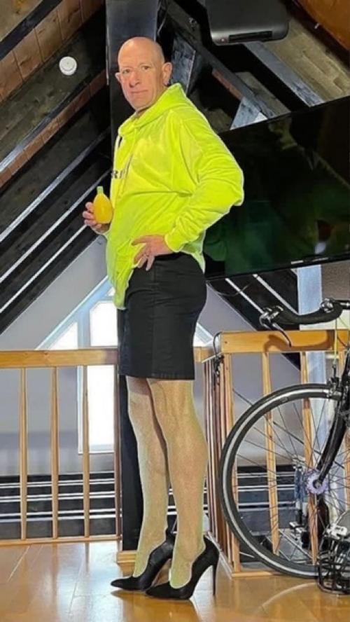 Я не гей, но Люблю Юбки и Каблуки: 61-летний американец прославился благодаря совей любви к юбкам и каблукам. 05