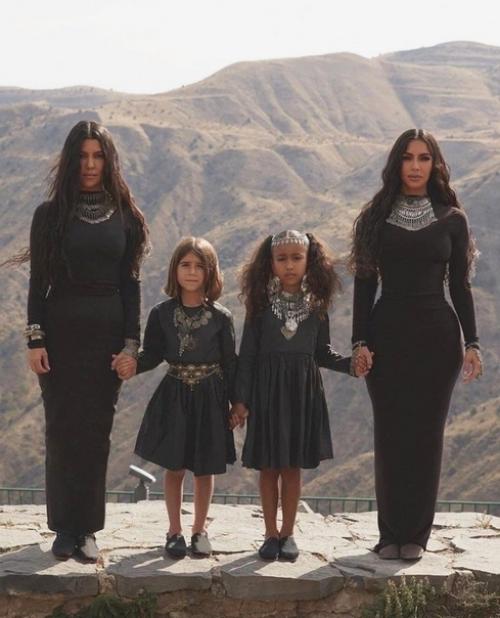 Сестры кардашьян на родине в Армении! 02