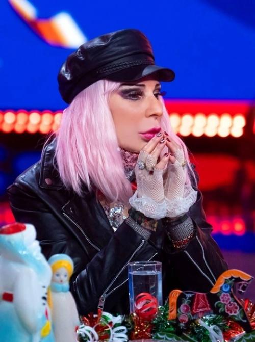 Неузнаваемая Жанна агузарова впервые за долгое время появилась на телевидении. 02