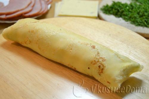 Блинные рулетики с начинкой из ветчины и сыра. 08