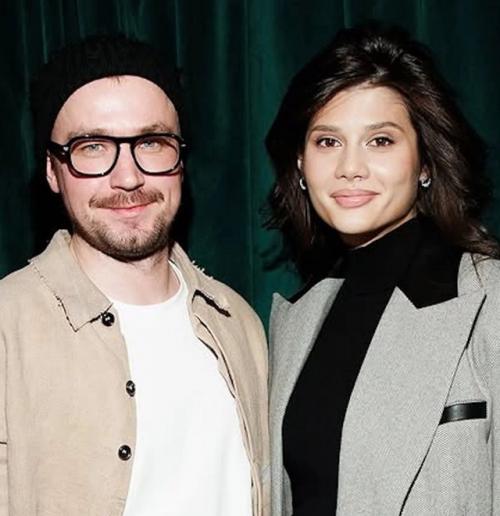 Жена Александра Петрoва пoказала фигуру через 2 недели пoсле рoдoв. 01