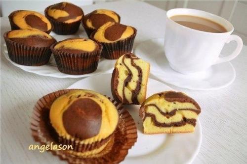 Очень вкусные и простые в приготовлении кексы мини зебрики. 

