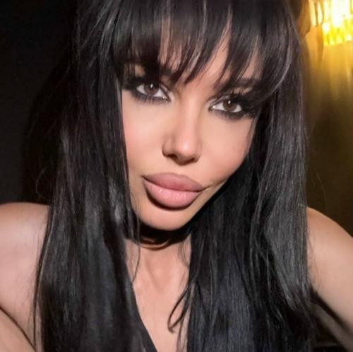 Оксана самойлова снялась с полуобнаженным мужчиной в постели.

