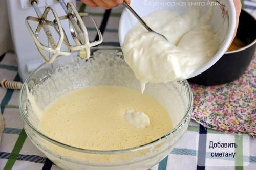 Кекс на сметане.  У меня оставался натуральный йогурт и я подумала, что можно его добавить в тесто вместо сметаны и испечь кекс. 04